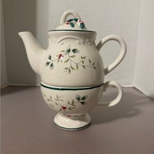 Vintage Pfaltzgraff Ceramic "Winterberry" Teapot